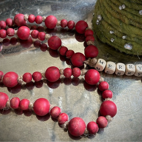 Rustic Red Bead Garland With MERRY Wood Word Holiday CHRISTMAS Decor - Picture 8 of 10